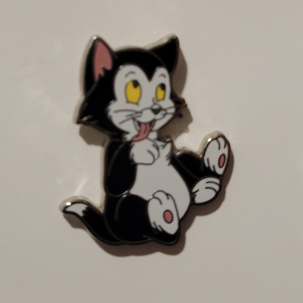 Figero Disney Black and White Cat Brooch